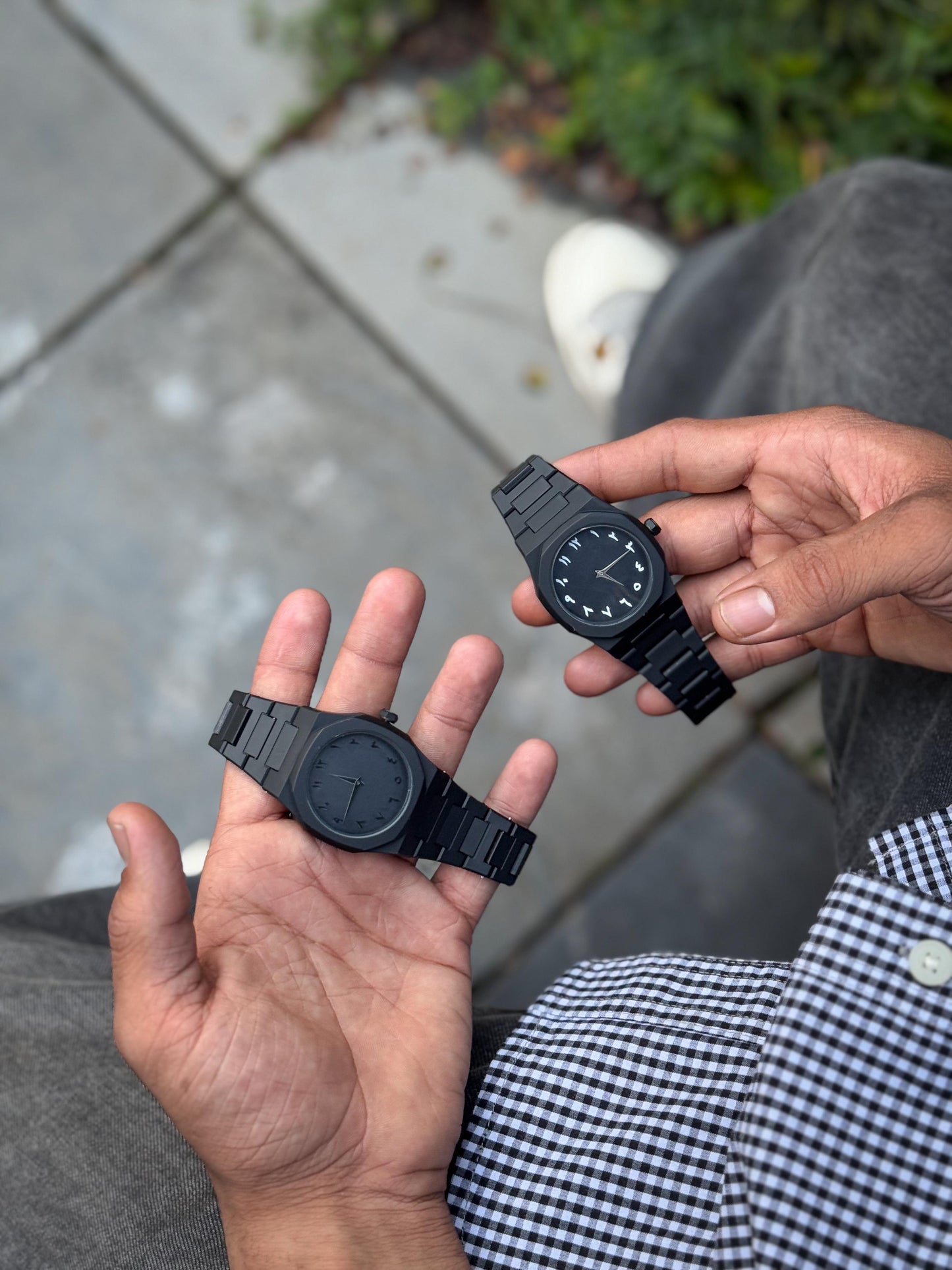 Minimalist Matte Black Wristwatch – Sleek & Timeless Design